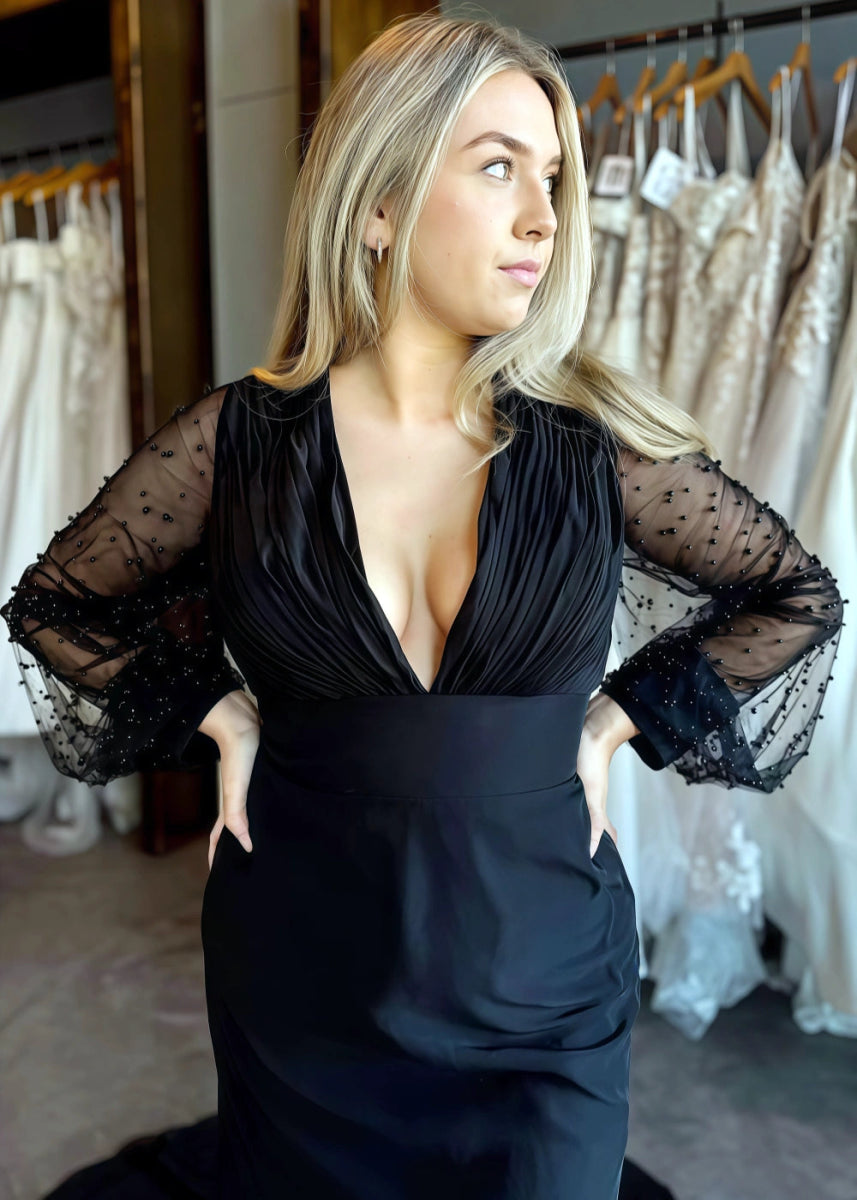 Leah | Timeless Gothic Black Tie Wedding Dress Elegance Modest Long Sleeve Gowns - Black - PromDressClub