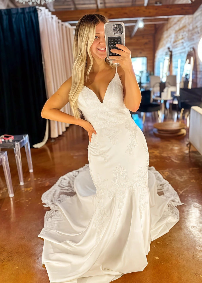 Martina | Plus Size Black and White Mermaid V Neck Wedding Dress with Long Train - White - PromDressClub